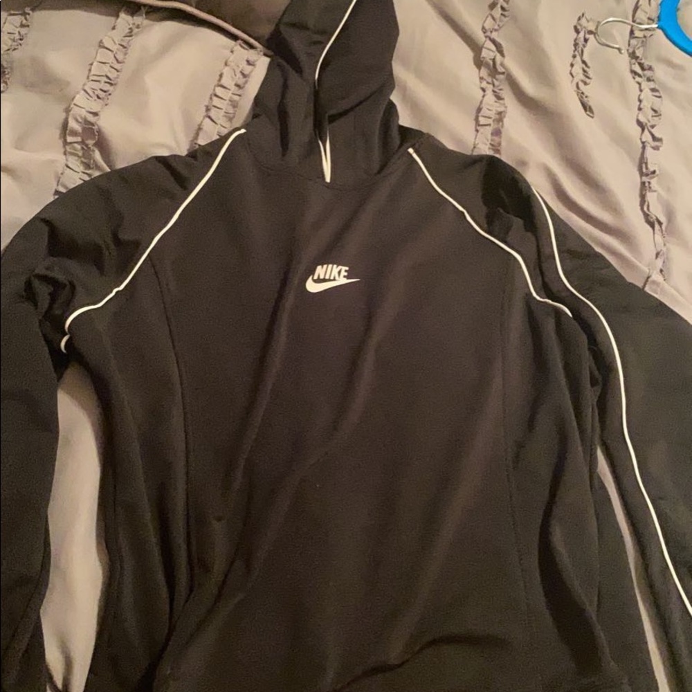 Black and white Nike sweatshirt